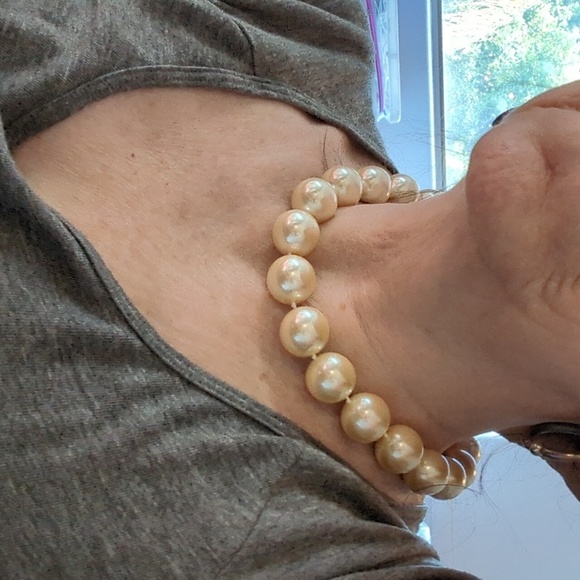 Vintage Oversized Faux Pearl Statement Necklace and Earrings Set - Picture 10 of 10